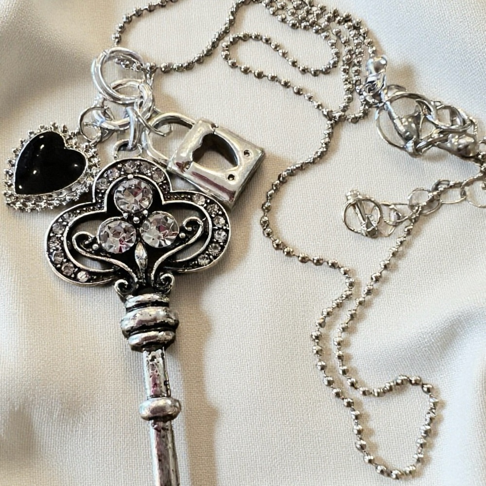 Gorgeous Black and Silver Toned Heart Lock and Key Pendant Necklace - Picture 10 of 17
